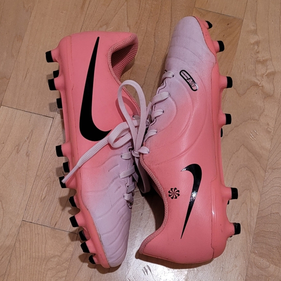 Nike Kids Tiempo Legend Pink Black Soccer Cleats Size 3.5 - Picture 1 of 3